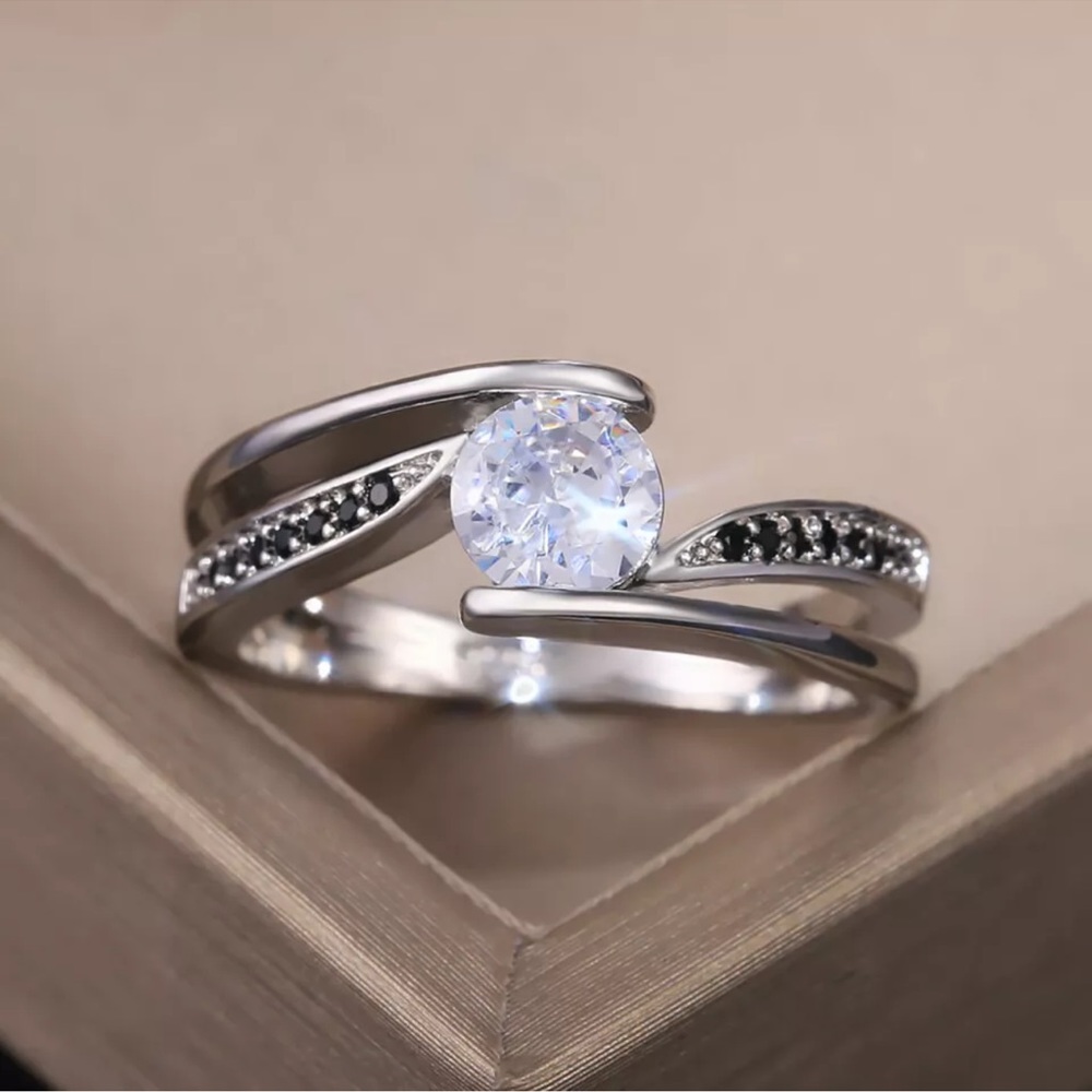 Round Cut Cubic Zirconia Wedding Rings Luxury 925 Silver Jewelry Women